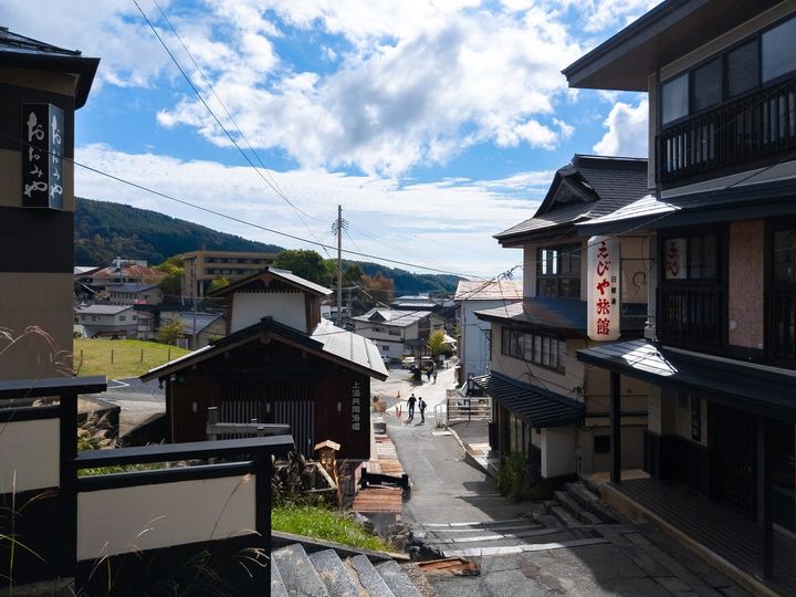 All About ニュース編集部は「秋に行きたい絶景ドライブスポット（北海道・東北地方）」に関するアンケート調査を実施。「秋に行きたい山形県の絶景ドライブスポット」ランキングで1位に選ばれたのは？