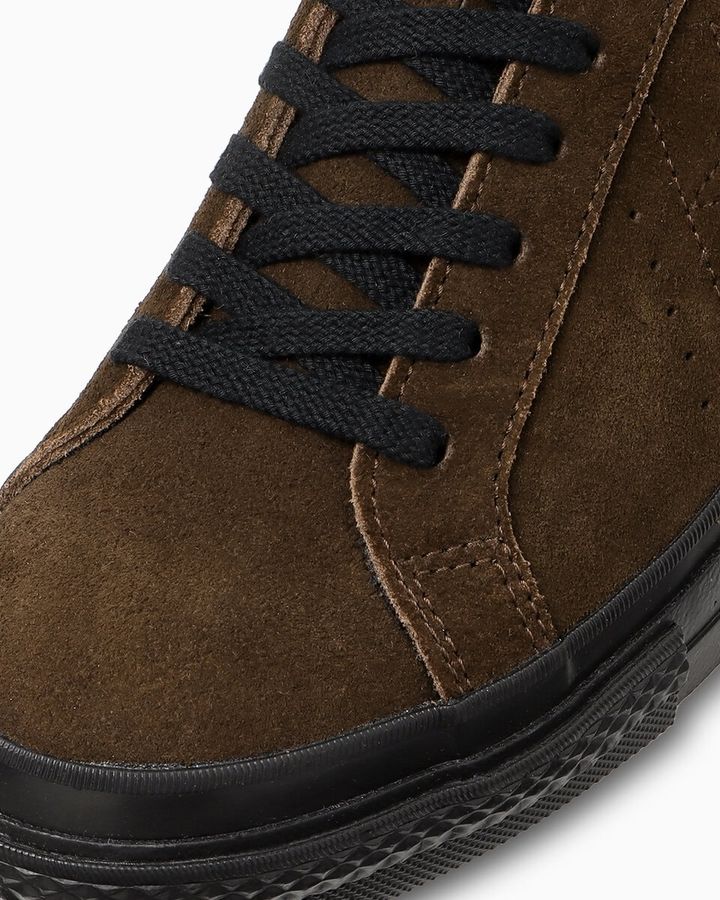 ビンテージテイストなスタイリングを好む方々にぴったりの、長く愛用できる1足。経年変化で徐々に醸し出される唯一無二の雰囲気まで楽しみたい仕上がりだ。