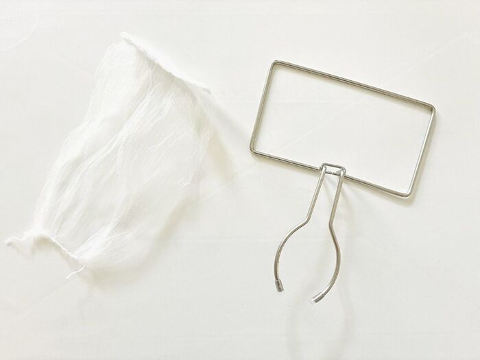 【セリア】この形状に秘密アリ！？キッチンの定番アイテムとセットで使えば、お手入れのしやすさが激変♪