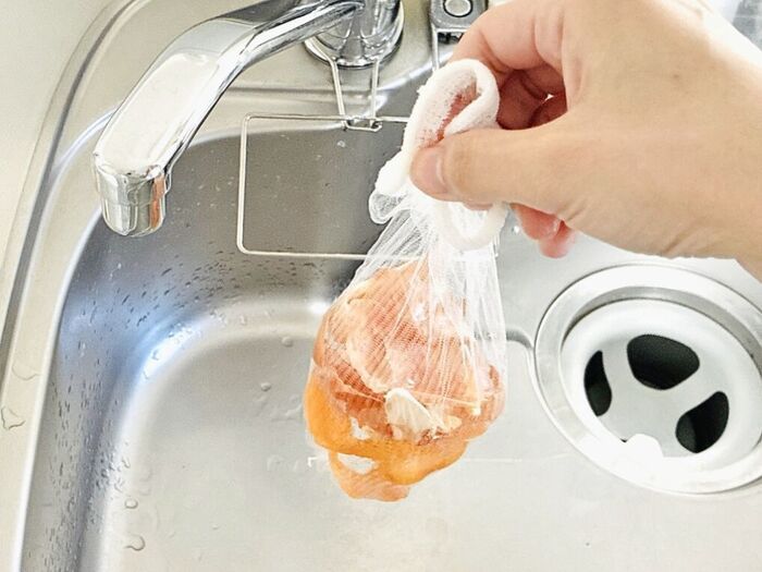 【セリア】この形状に秘密アリ！？キッチンの定番アイテムとセットで使えば、お手入れのしやすさが激変♪