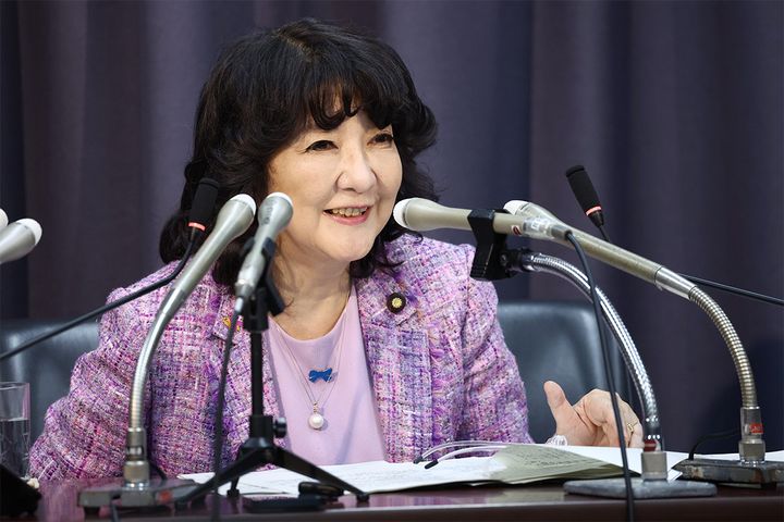 就任後、記者会見する片山さつき財務相＝東京・霞が関の財務省（2025年10月22日、時事）