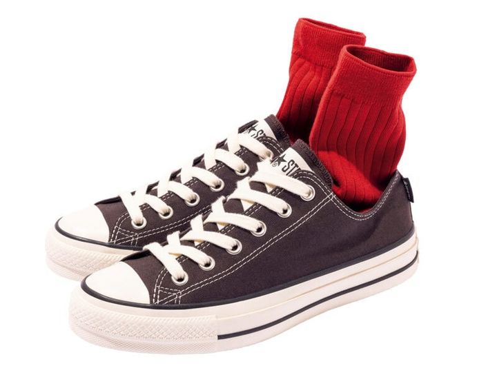 スニーカー：コンバース ソックス：靴下屋