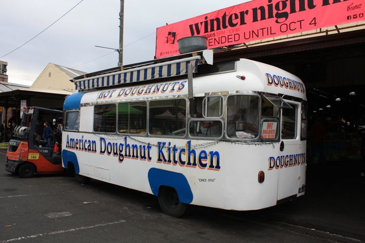 オーストラリア・メルボルンのクイーンビクトリアマーケット内にある、老舗ドーナツ店「American Doughnut Kitchen」