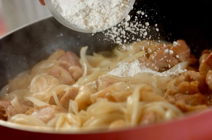 フライパンひとつで簡単！チキンマカロニグラタンの作り方2