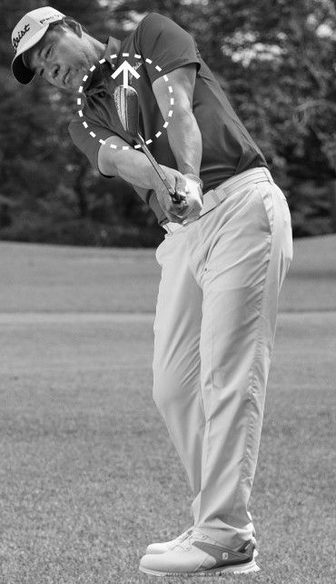 60~70ヤードの距離から確実にグリーンに乗せるには？左手を長く使うイメージが重要