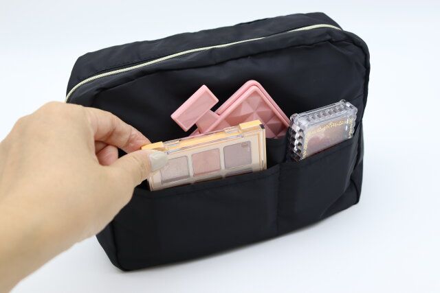 マチ付ポーチ 外ポケット使用例