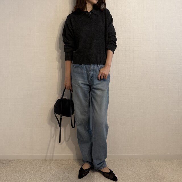 デニム合わせは小物で大人っぽく