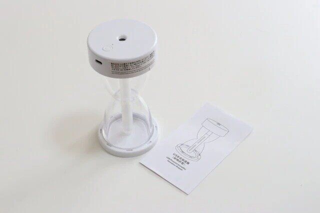 ダイソーのUSB式加湿器（砂時計型）1