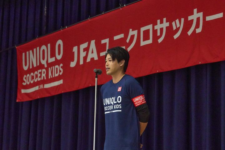 内田篤人氏、「JFAユニクロサッカーキッズ」で能登半島地震の被災地を再訪問！冬に向けて『ヒートテック』を寄贈