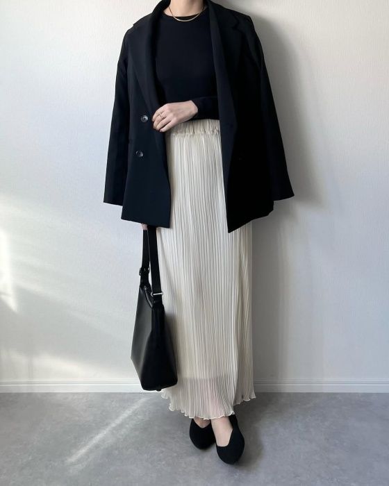 GUのブラックの「ダブルブレストジャケット」