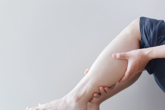 むくみとりマッサージ イメージ 女性のふくらはぎ