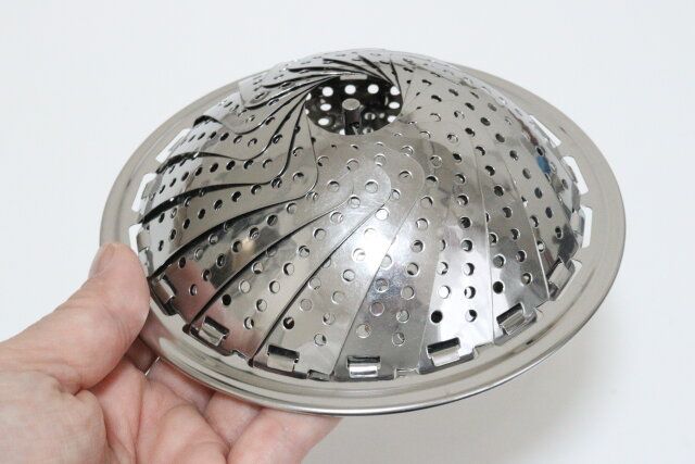 ダイソーのステンレス折りたたみ蒸し器（23.5cm）が便利
