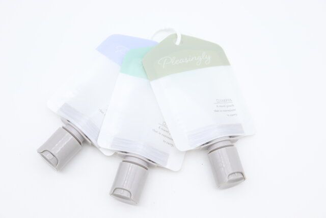 掛けられるつめ替えパウチ（プッシュタイプ、リング付）