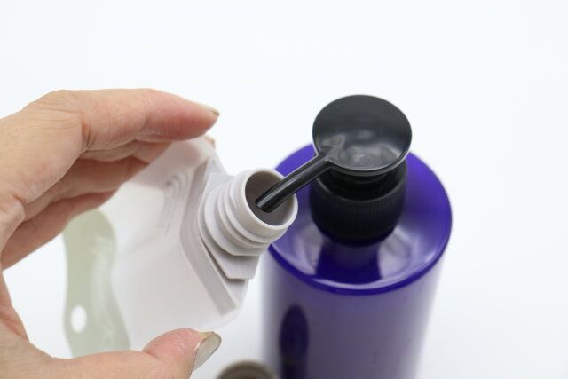 掛けられるつめ替えパウチ（プッシュタイプ、リング付） 詰め替え