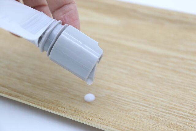 掛けられるつめ替えパウチ（プッシュタイプ、リング付） 使用例