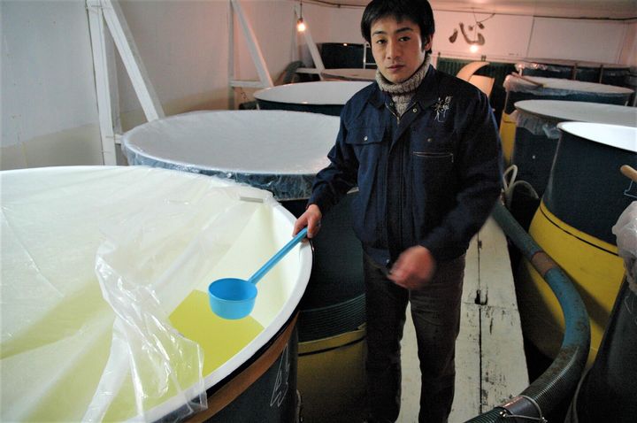 もろみをすくう