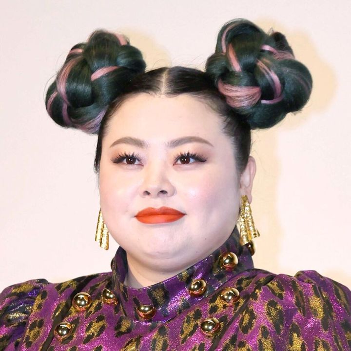 芸人の枠を超えた圧倒的なセンスと表現力で、エンターテイナーとして国内外から支持を集めるあの人の近影に注目が集まっています。