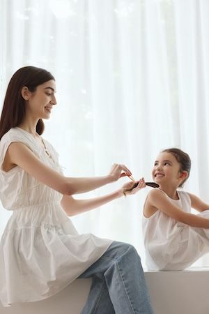 フルメッキ加工でいつでも艶髪！HAIRSTARから小型コーム「スターコーム」が登場