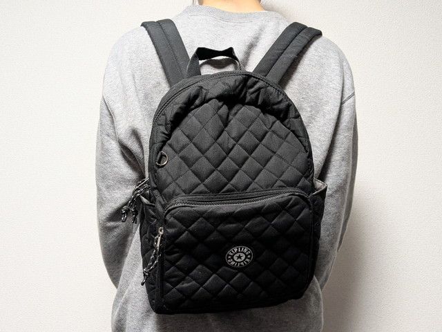 キプリングリュックを持ったところ