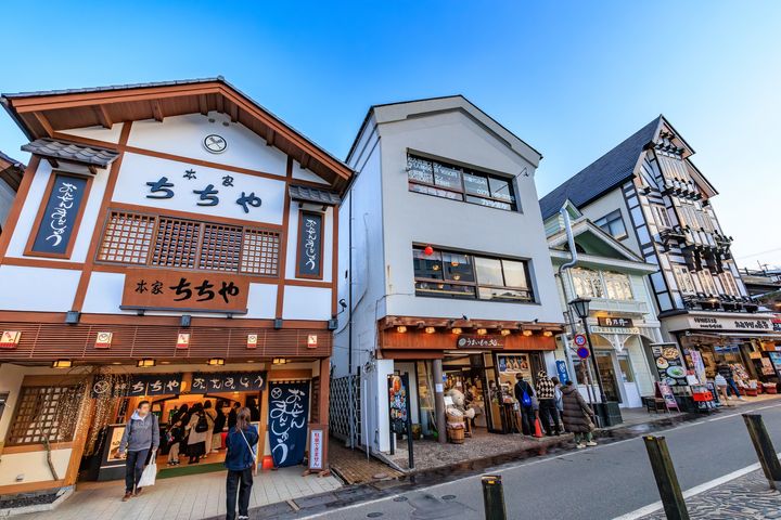 食べ歩きが楽しい温泉街