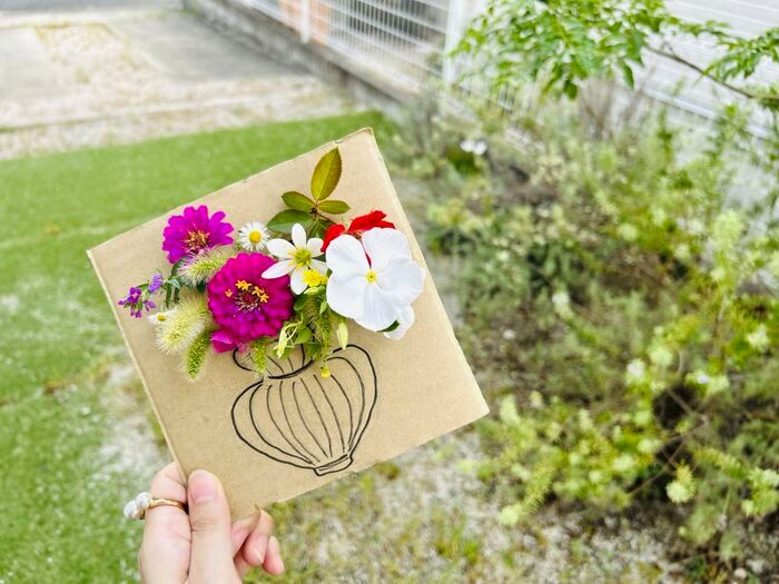 段ボールの端切れを持ってお散歩したら…とんでもなくかわいいモノができあがりました♡