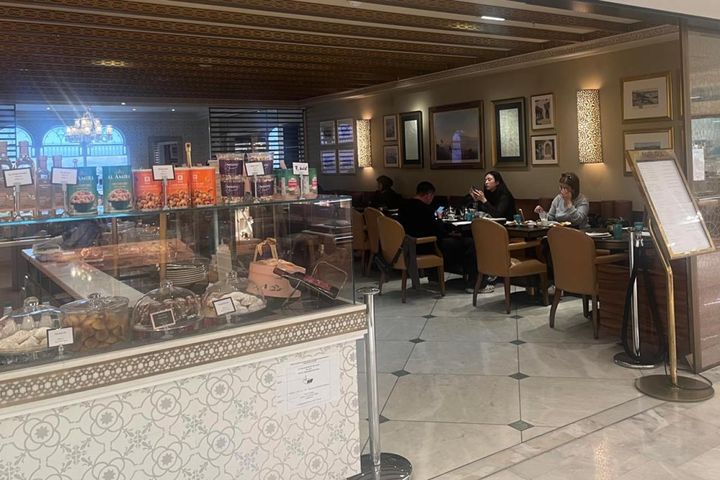 プランタンデパート本館のティーサロン&レストラン。