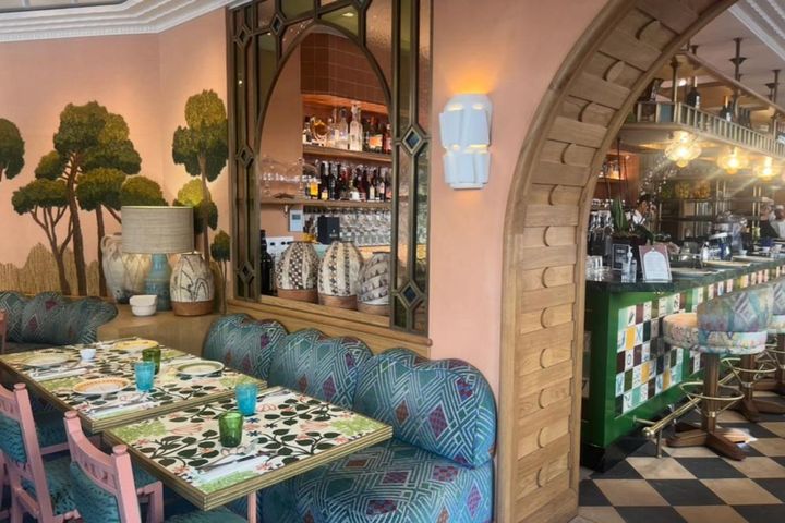 ブラッスリーの店内