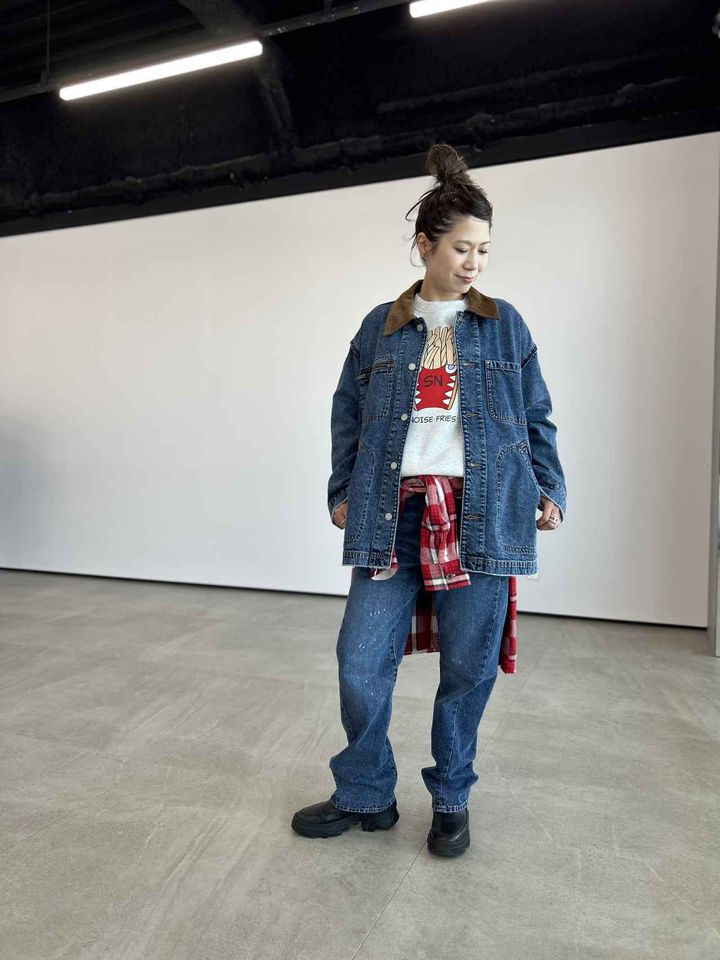 画像: 【UG】カバーオールジャケット UNDERCOVER（Mサイズ着用）¥5,990、ツイストパンツ UNDERCOVER（XS着用）¥3,990、ヘビーウェイトスウェットプルオーバー UNDERCOVER 2 （Sサイズ着用）¥2,990、ヘビーフランネルシャツ UNDERCOVER¥3,990 ※太田さんの身長：159㎝ www.gu-global.com