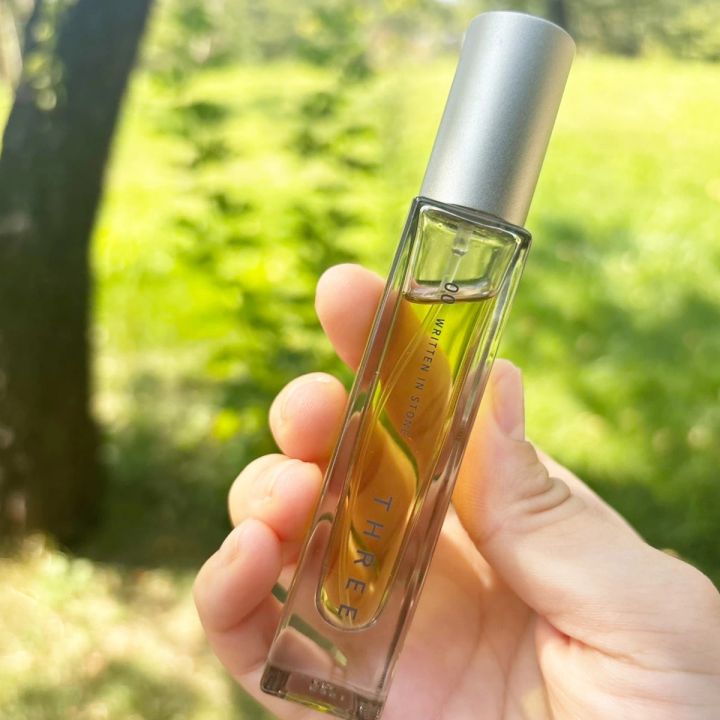 THREE エッセンシャルセンツ ポーチの中身