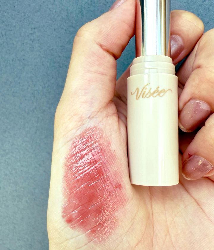 ポーチの中身 ヴィセ エッセンスプランプバーム