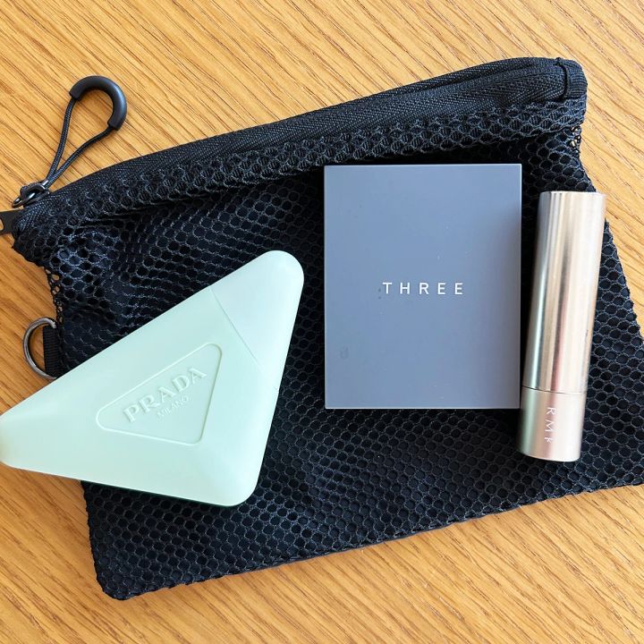 ポーチの中身 マキア アラサーエディター 髙橋里佳