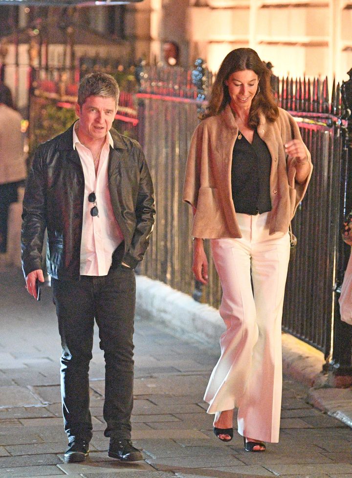 7月10日（現地時間）、ロンドンでディナーを楽しんだノエル・ギャラガーとサリー・マッシュ。