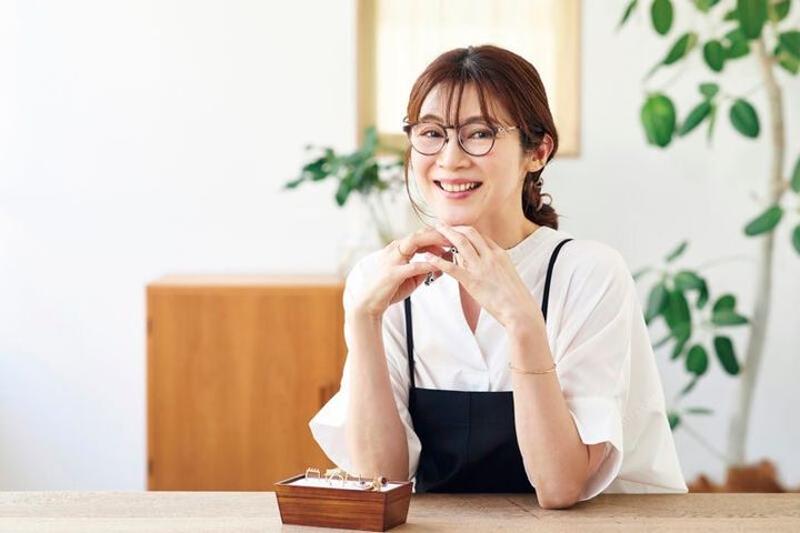 MIHOさん モデルとして活動する傍ら、自身のジュエリーブランド『ヴァンセット・アレン』を手掛ける。