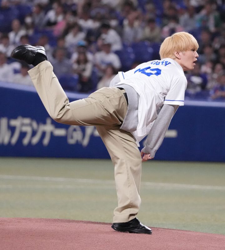 人気グループ、WEST．の神山智洋さん（32）が24日、一般女性との結婚を所属事務所、STARTO ENTERTAINMENTの公式サイトなどで発表しました。