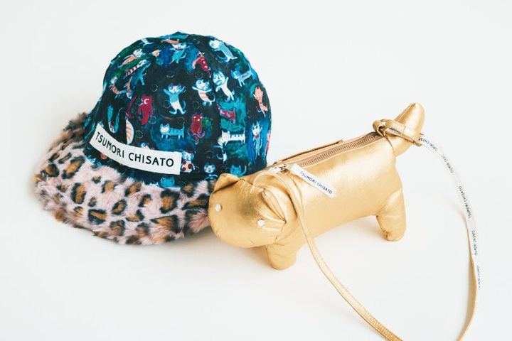 キャップ¥24,200、35thバッグ［高さ12.5×幅24×マチ7㎝］¥44,000／ともにツモリチサト（ティー・シィー）