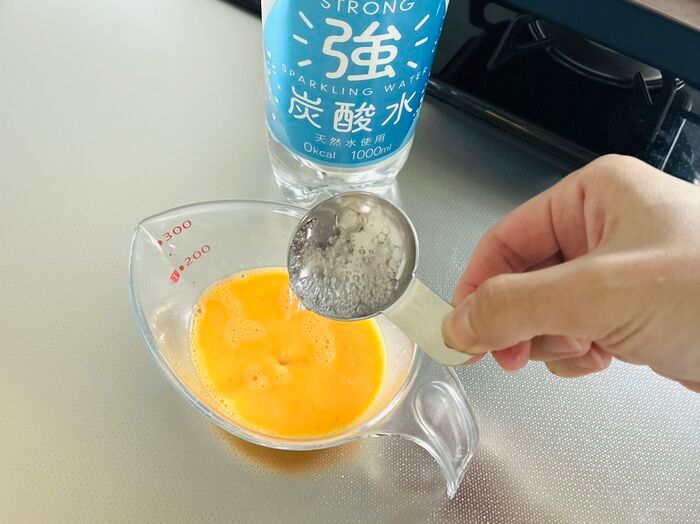 『炭酸水×卵』を試した結果→見た目からもう違う！？想像以上に“ふわっふわ”な卵焼き裏ワザ。