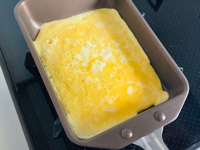 『炭酸水×卵』を試した結果→見た目からもう違う！？想像以上に“ふわっふわ”な卵焼き裏ワザ。