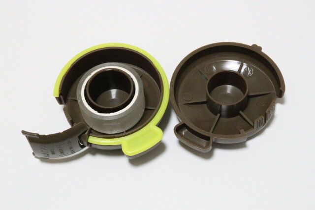 ダイソーのテープホルダー たいやきのカバーを開けた様子