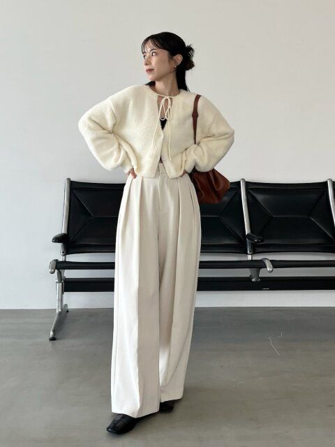 2025秋シャギーニットカーディガン上品ワントーンコーデ