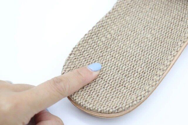 ダイソーの外でも履けるスリッパはジュート素材がチクチクしない