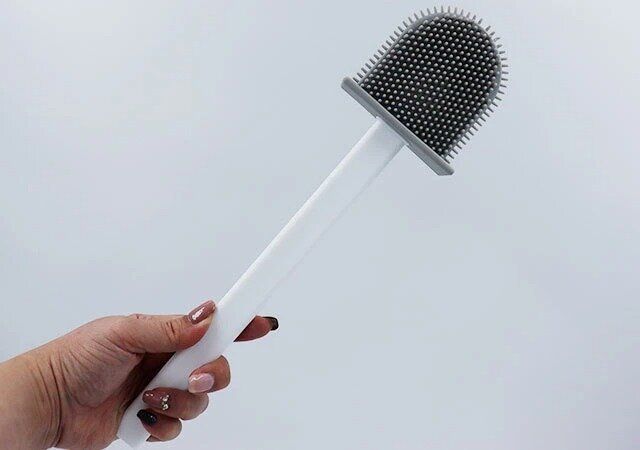 ダイソーのやわらか水切れが良いトイレブラシ