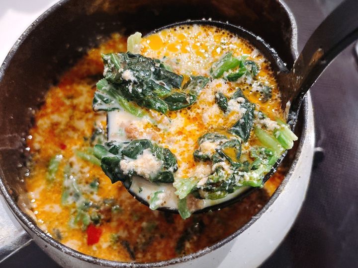 ほうれん草入りの担々風スープ