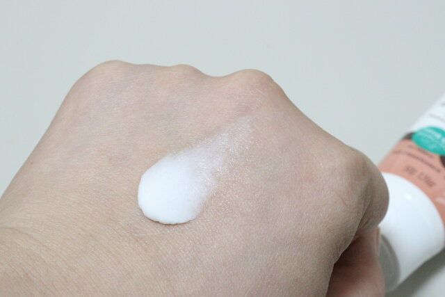 ダイソー オールスキンクリーム シアバター配合CICAナイアシンアミドPlus 無香料 テクスチャー