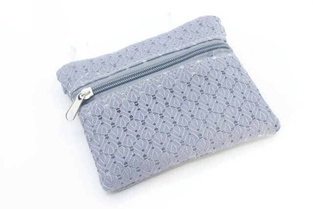 ダイソーの移動ポケット横型 レース柄1