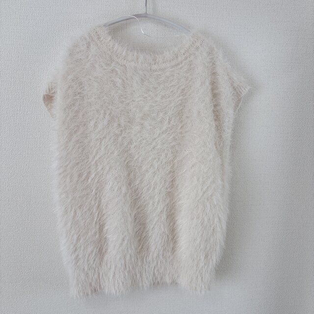 GU フェザーヤーンニットプルオーバー（半袖）Z+E NATURAL 後ろ側