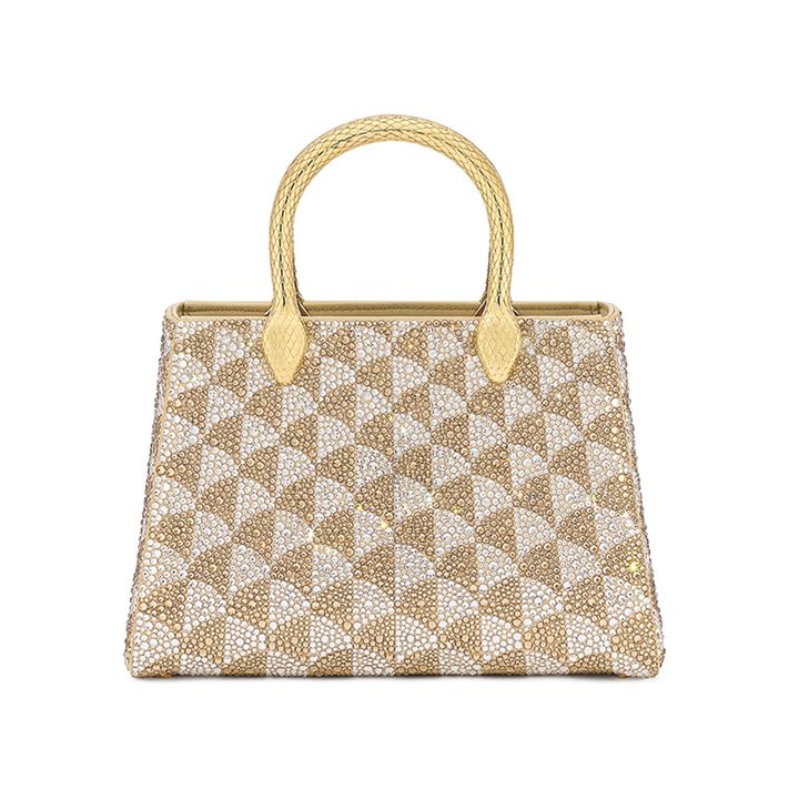 バッグ 本体 H15cm ￥1,111,000／BVLGARI（ブルガリ・ジャパン）