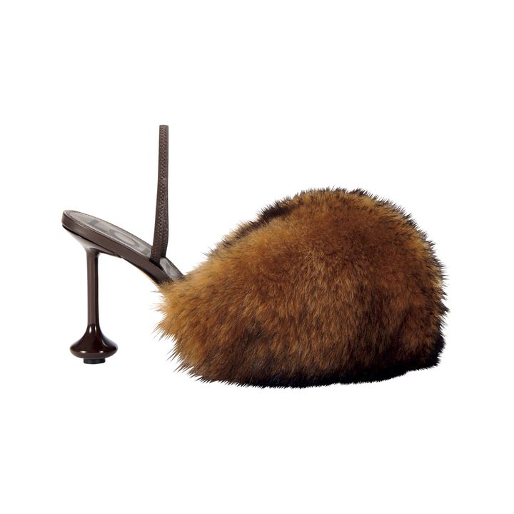 シューズ ヒール9cm ￥257,400（予定価格）／LOEWE（ロエベ ジャパン クライアントサービス）