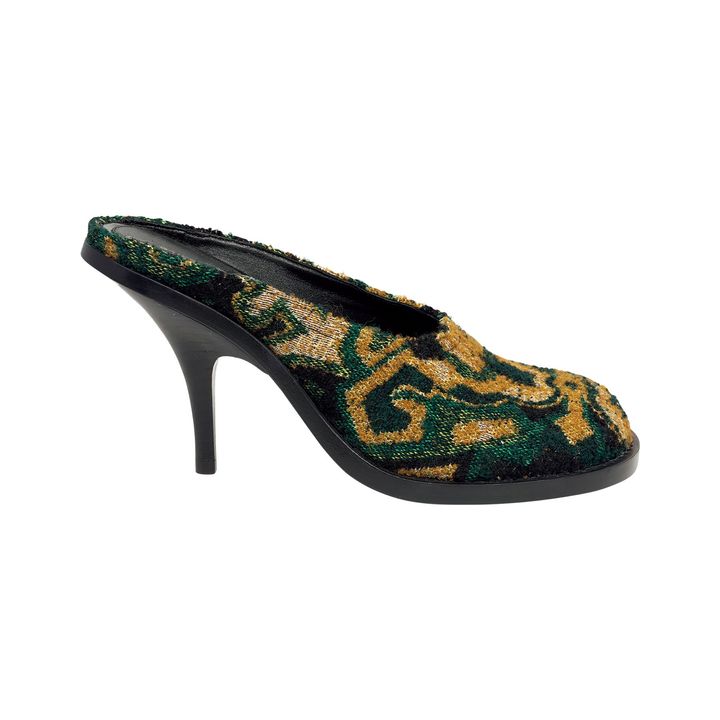 シューズ ヒール9cm ￥170,500／DRIES VANNOTEN（ドリス ヴァン ノッテン）