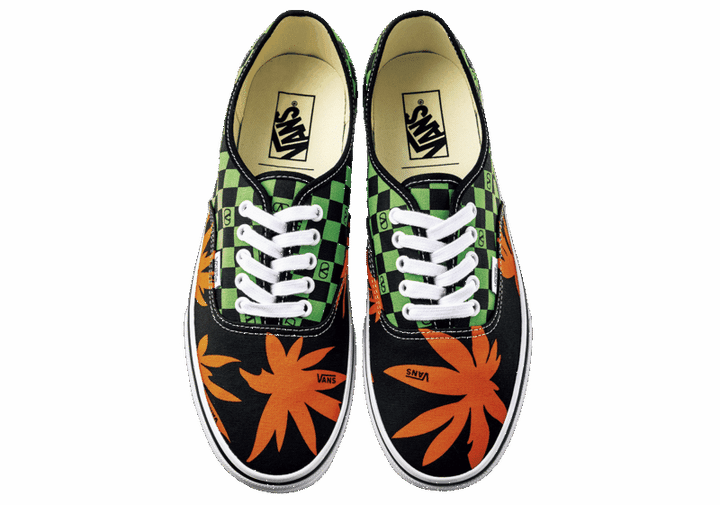 スニーカー￥72,600（ヴァレンティノ ガラヴァーニ／ヴァレンティノ インフォメーションデスク）