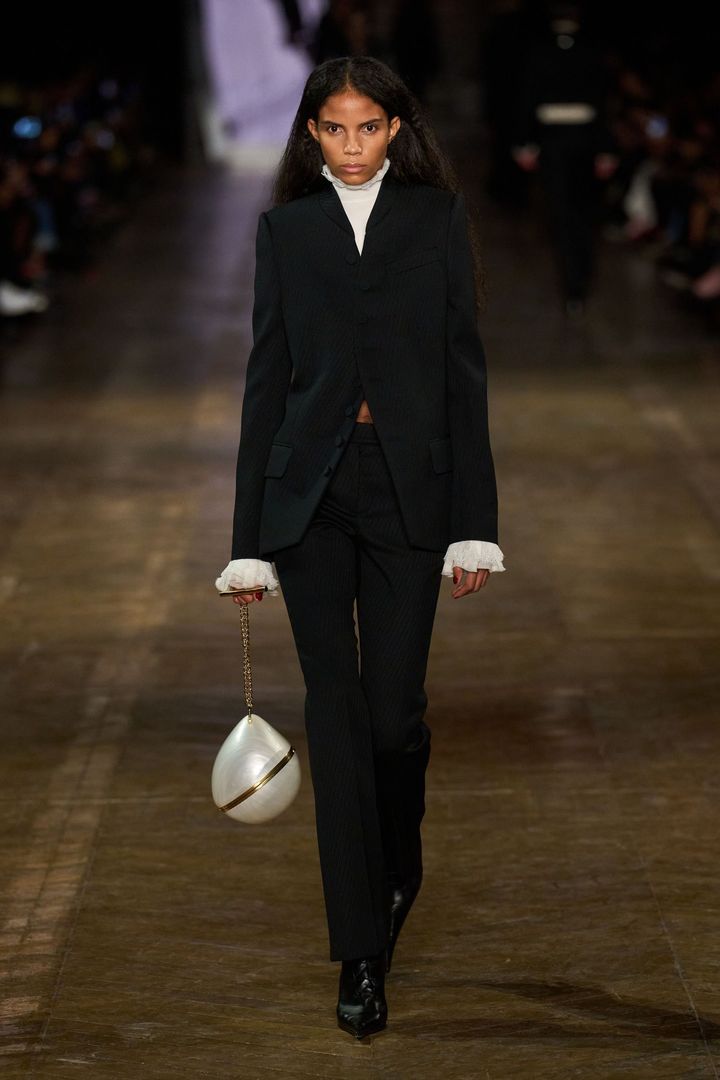 アレキサンダー・マックイーン、2025-26年秋冬コレクション